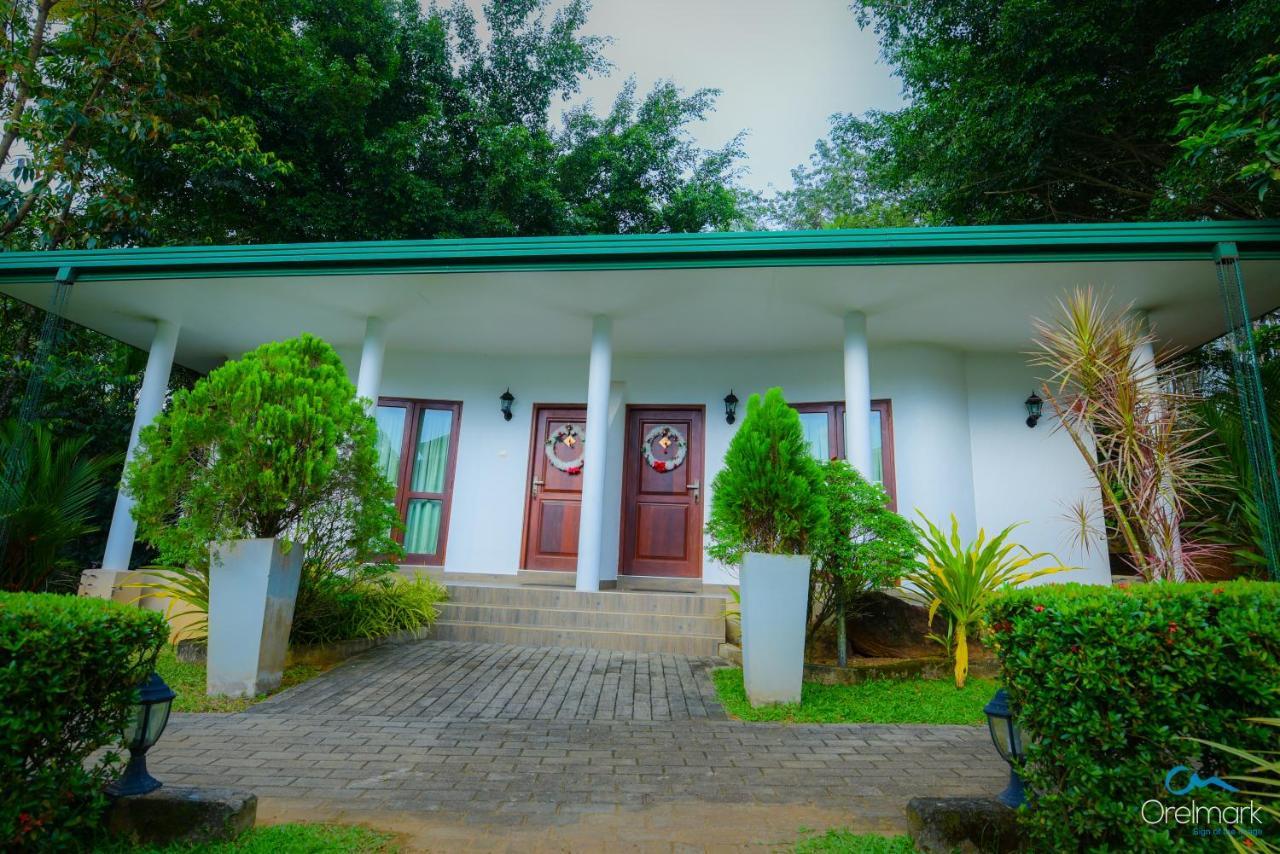 Seethawaka Regency Avissawella Exterior photo