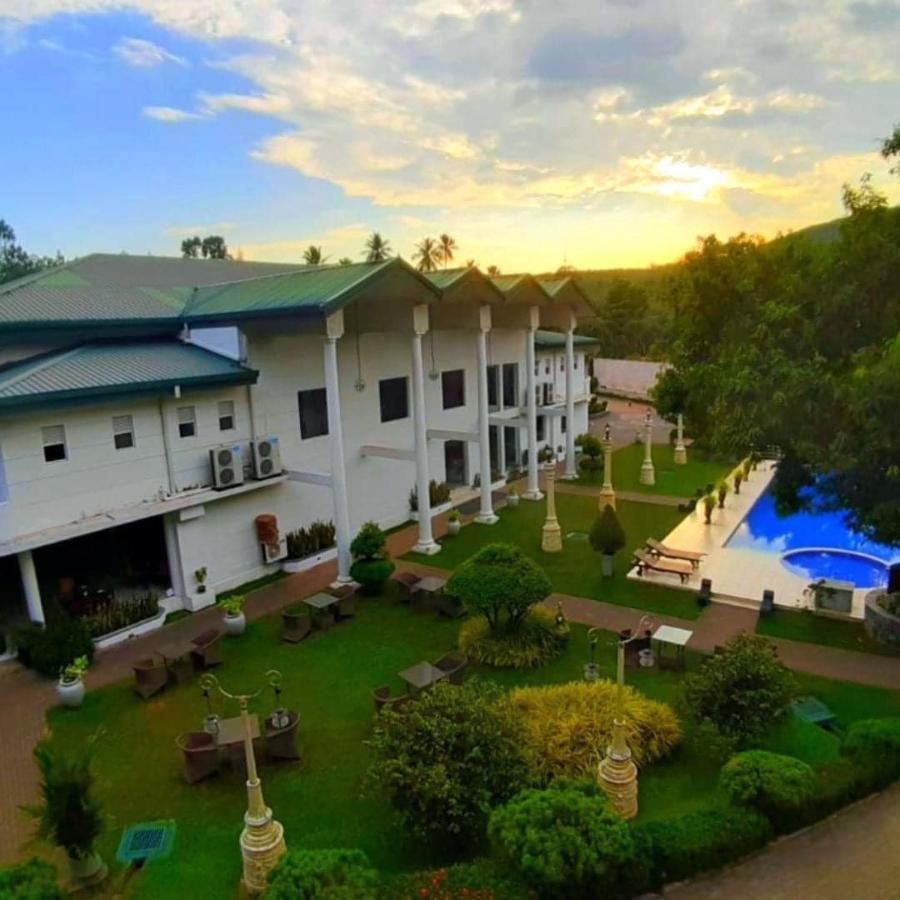 Seethawaka Regency Avissawella Exterior photo